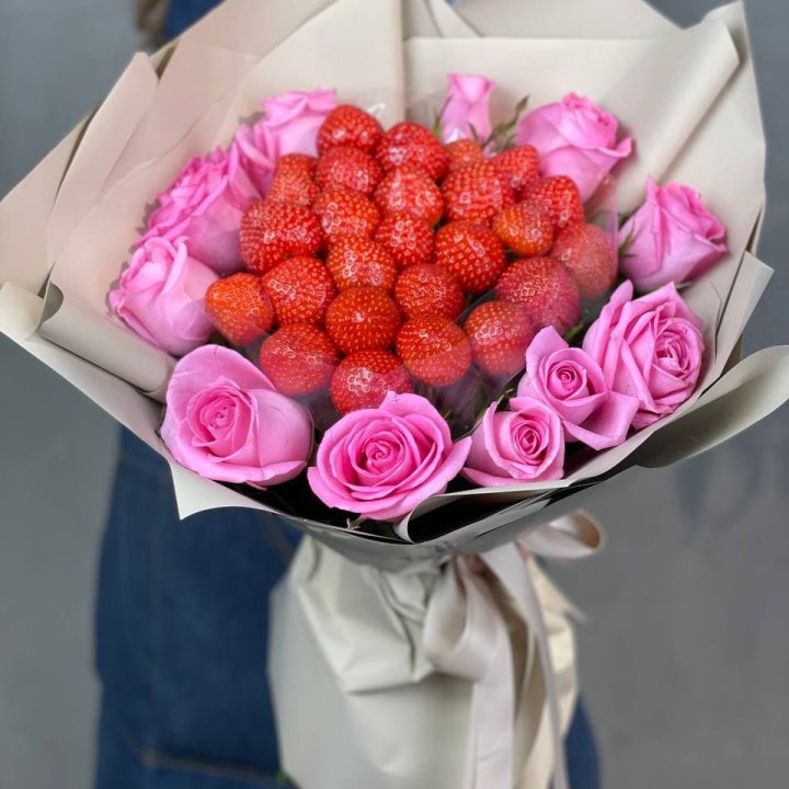Клубника и розы в Дзержинске