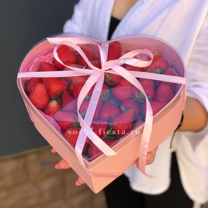 Коробочка сердце  с клубникой в Дзержинске