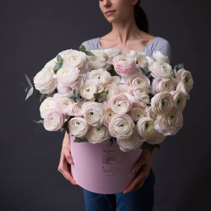 Бокс с ранункулюсами в Дзержинске