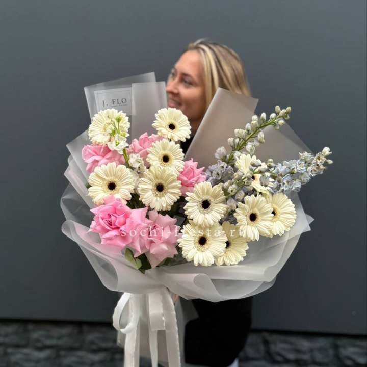 Букет роз и гербер в Дзержинске