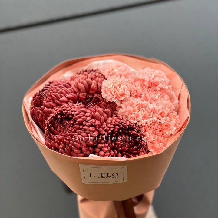 Букет хризантем и диантусов  в Дзержинске