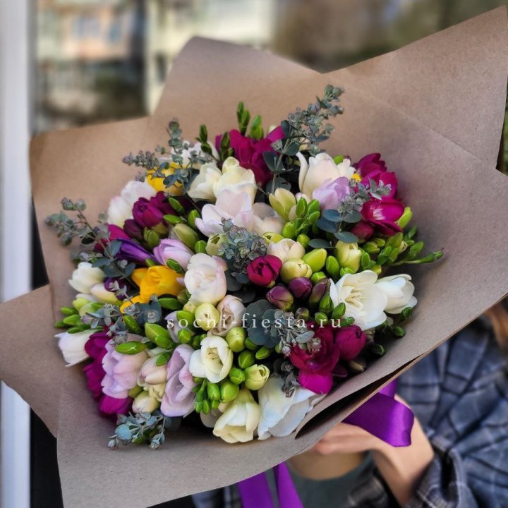 Букет фрезий "Радуга" в Дзержинске