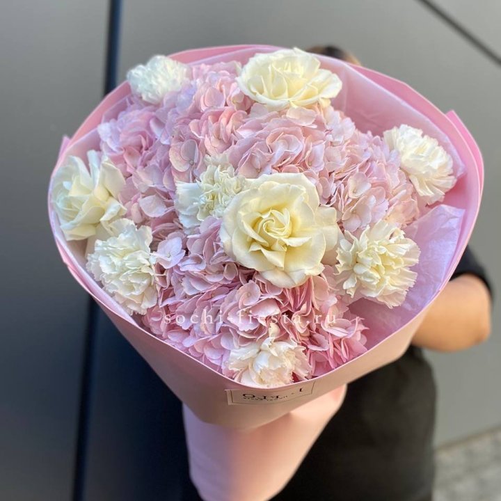  Букет гортензий и роз  в Дзержинске