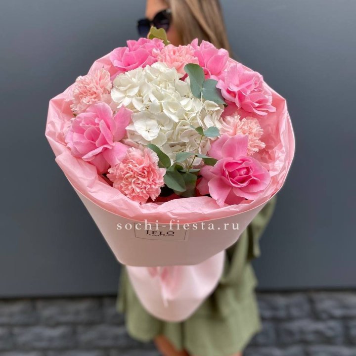  Букет роз и гортензии "Навола" в Дзержинске