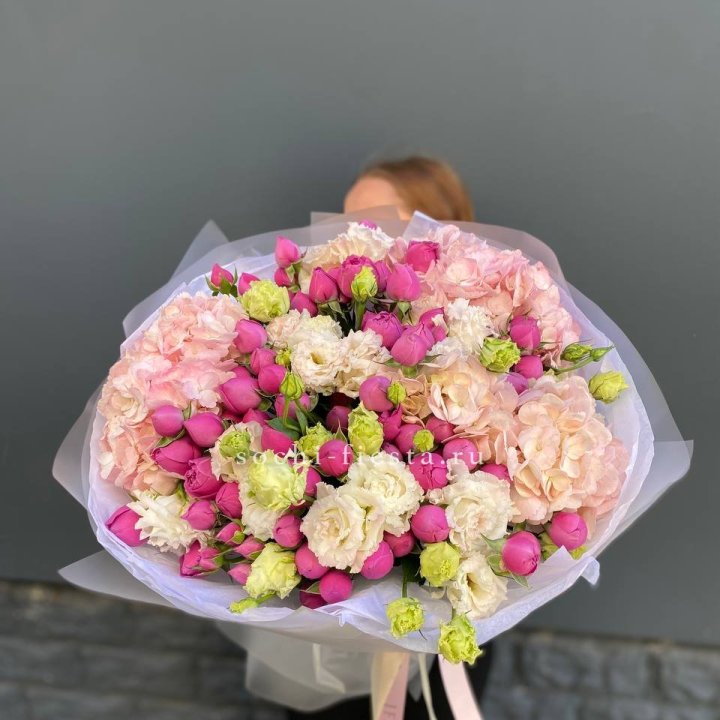  Букет  гортензий и Мисти в Дзержинске