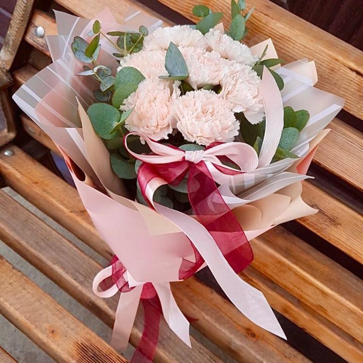 Диантусы с эвкалиптом в Дзержинске