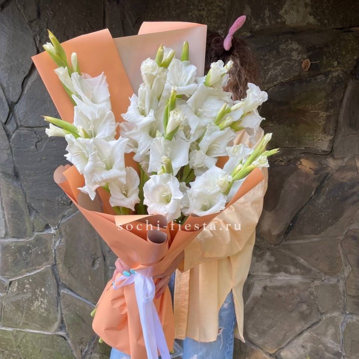 Букет белых гладиолусов  в Дзержинске