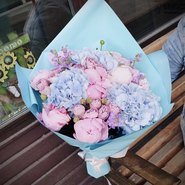 Букет с гортензиями "Блубери" в Дзержинске