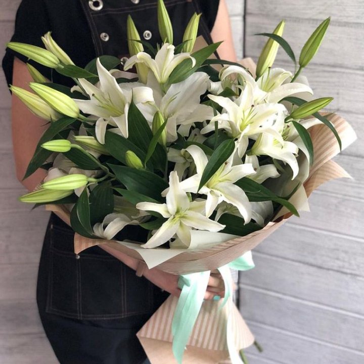Букет белых лилий в Дзержинске