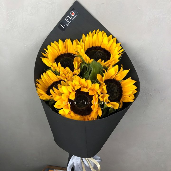 Букет из 5  подсолнухов в Дзержинске
