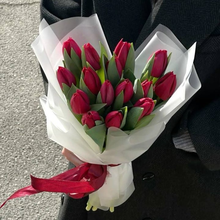 15 красных тюльпанов в Дзержинске