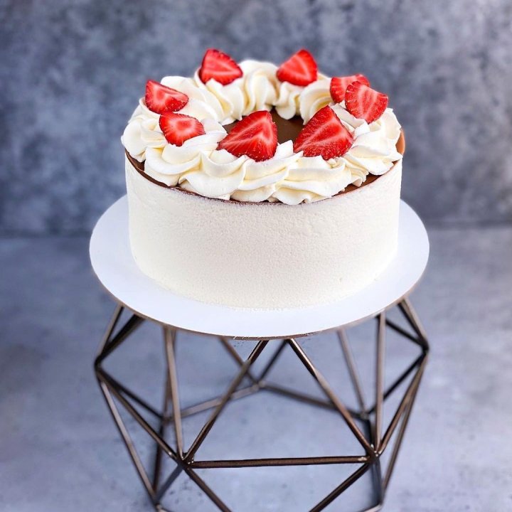 Торт "Клубника со сливками" в Дзержинске