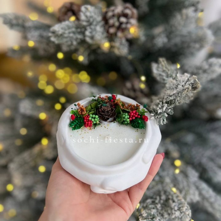 Свеча ароматическая в гипсе Руки с шишкой в Дзержинске