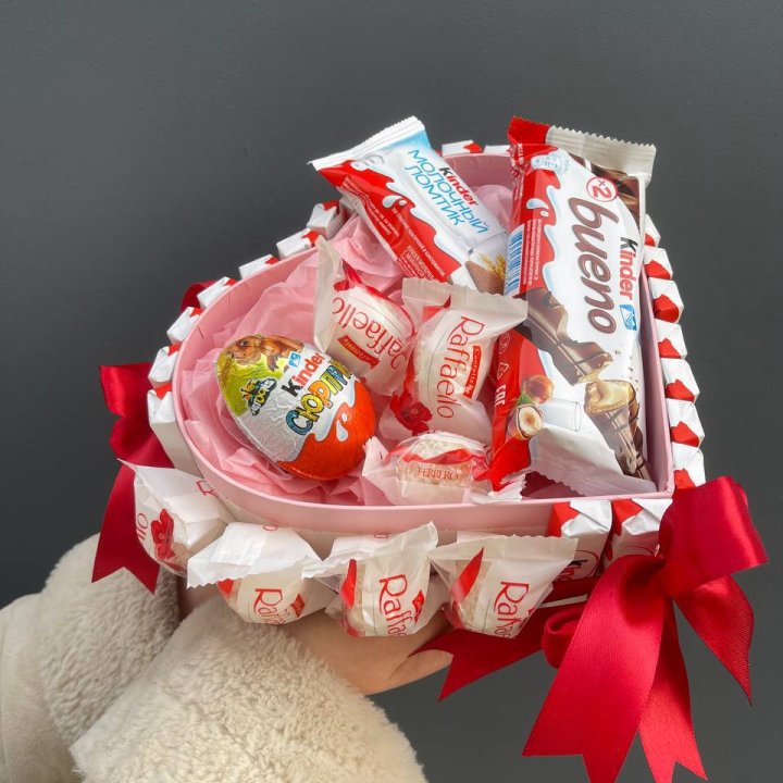 Бокс киндерами и раффаэлло в Дзержинске