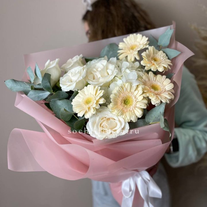 Букет роз, гортензии, гербер  в Дзержинске