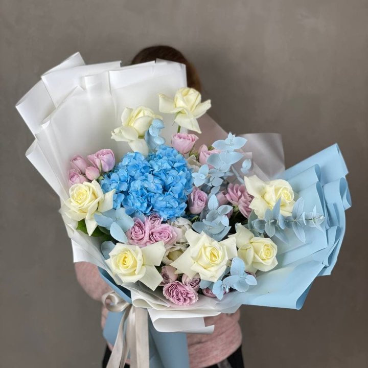 Дизайнерский букет "Блю скайфорт" в Дзержинске
