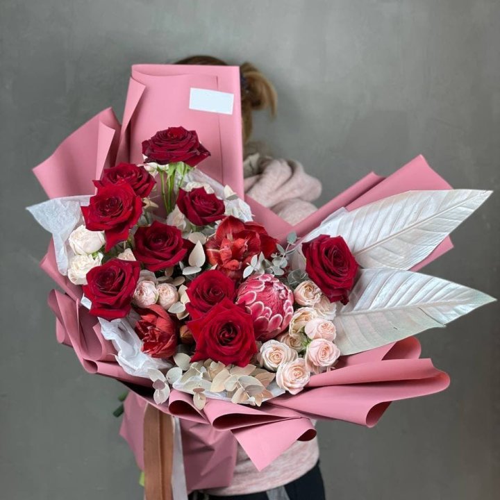 Дизайнерский букет "Ред Вильвет" в Дзержинске