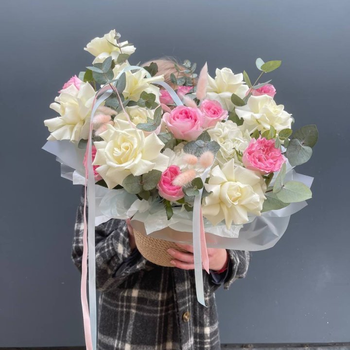 Кашпо с розами в Дзержинске