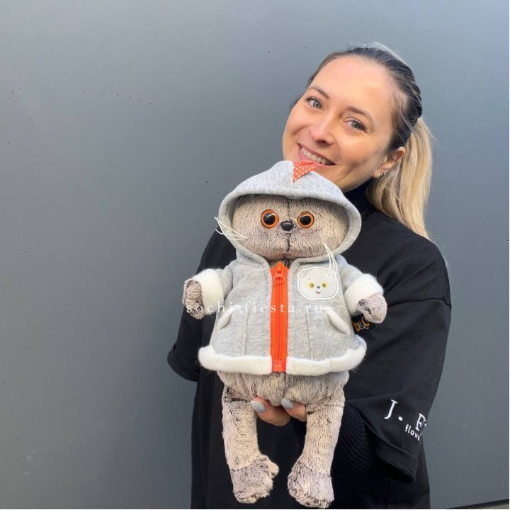 Кот Басик в толстовке в Дзержинске