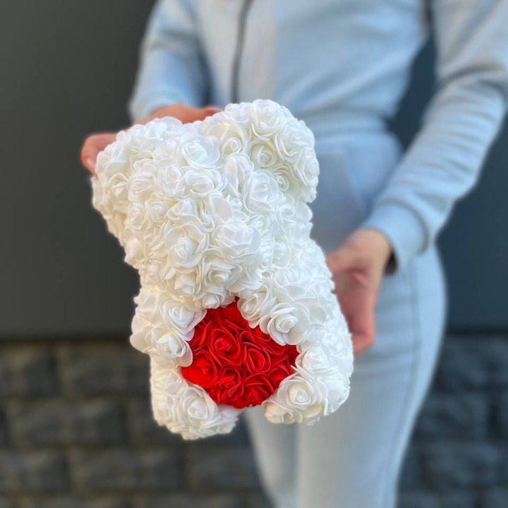 Медведь с красным седцем в Дзержинске