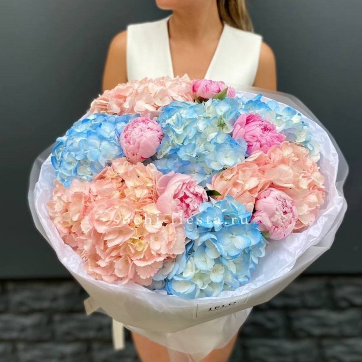 Дуобукет гортензии с пионами  в Дзержинске