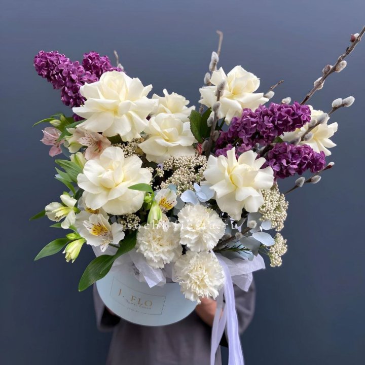 Цветочный бокс Французских роз и Сирени в Дзержинске