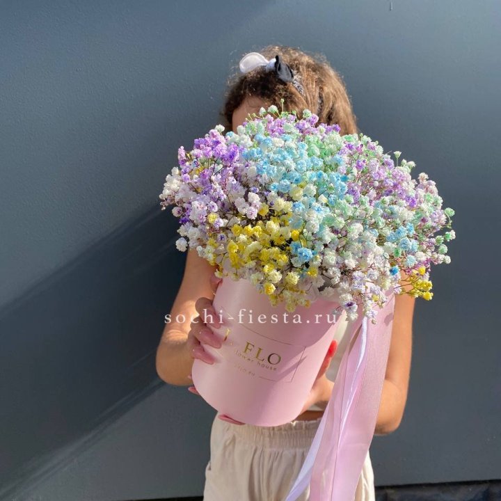 Радужные гипсофилы в шляпной коробке в Дзержинске