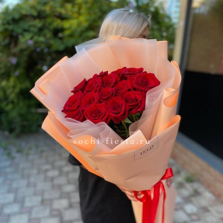 15 голландских роз в оформлении в Дзержинске