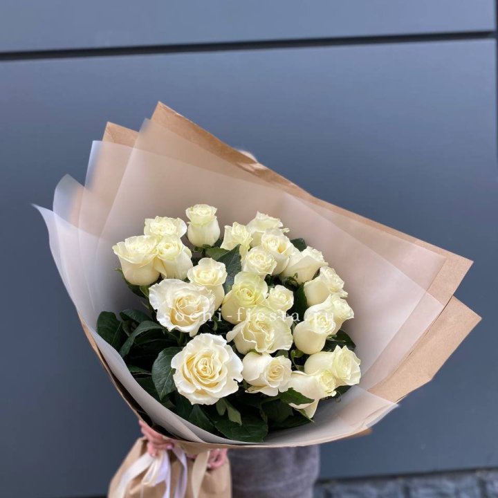  Букет  высоких белых роз   в Дзержинске
