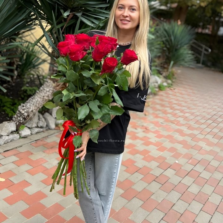 15 высоких красных роз в Дзержинске