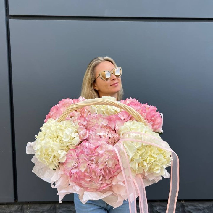 7 гортензий в корзине в Дзержинске