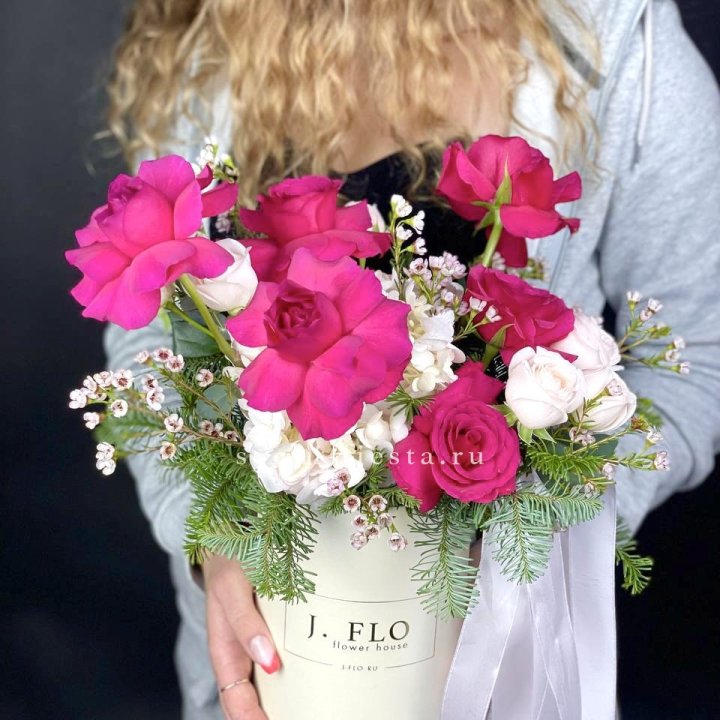 Новогодняя композиция в коробке пинк розе в Дзержинске