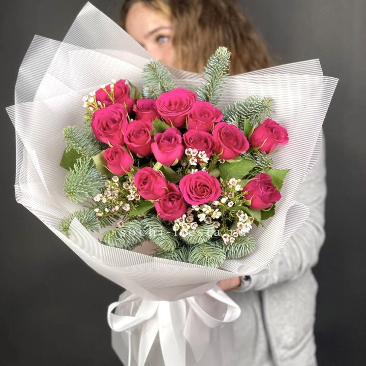 Новогодний букет Елки и Розы в Дзержинске