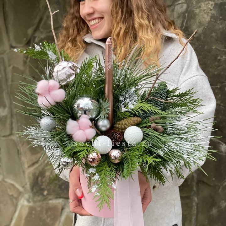 Новогодняя композиция в коробке пинк в Дзержинске