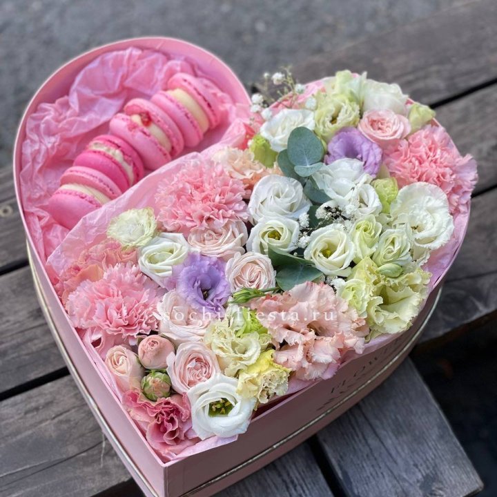 Бокс-сердце с макарон "Пинк" в Дзержинске