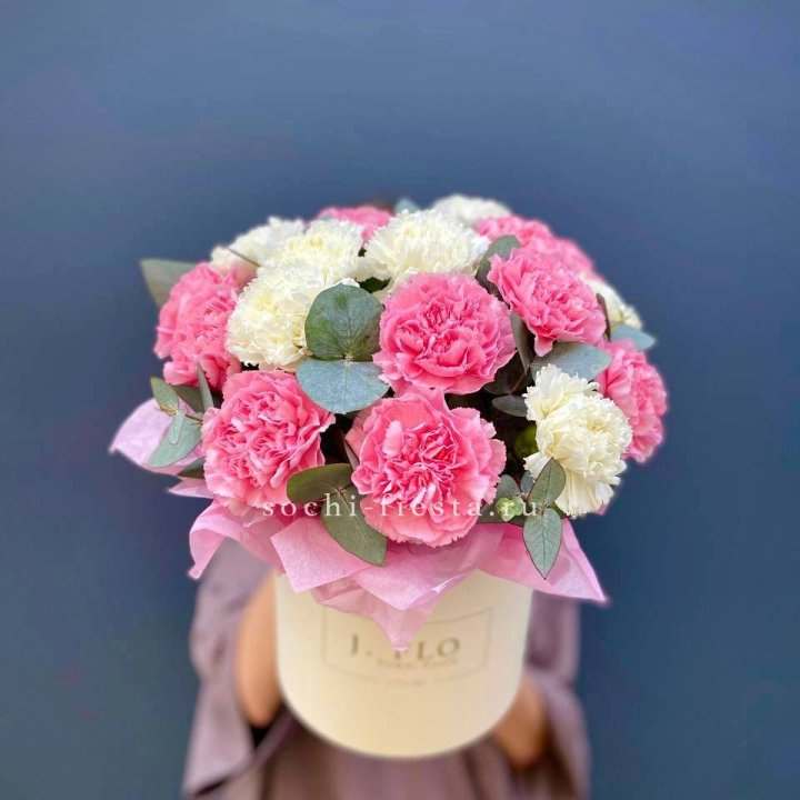 Диантусы в цилиндре в Дзержинске