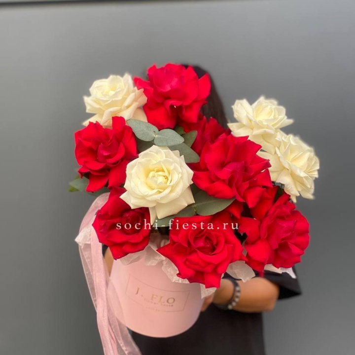 13 Французских роз в боксе в Дзержинске