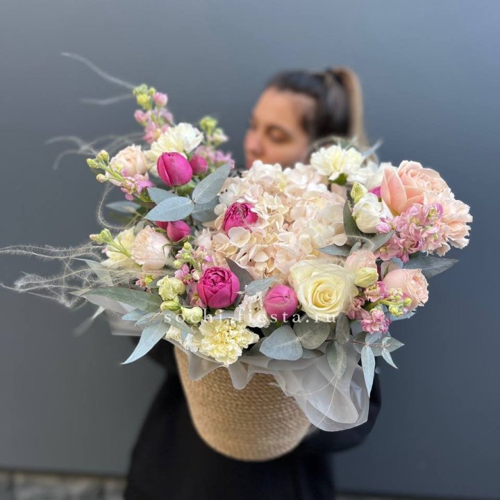 Цветочная композиция в джутовом боксе  в Дзержинске