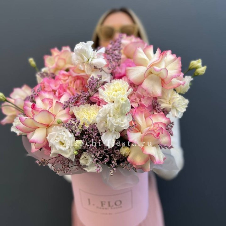 Цветочная композиция "Глория" в боксе в Дзержинске