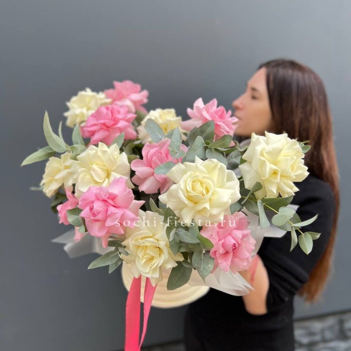 Зефирный бокс из 17 французских роз микс в Дзержинске