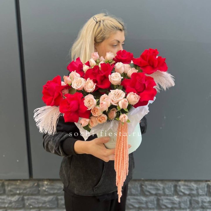 Бокс с нежными розами  в Дзержинске