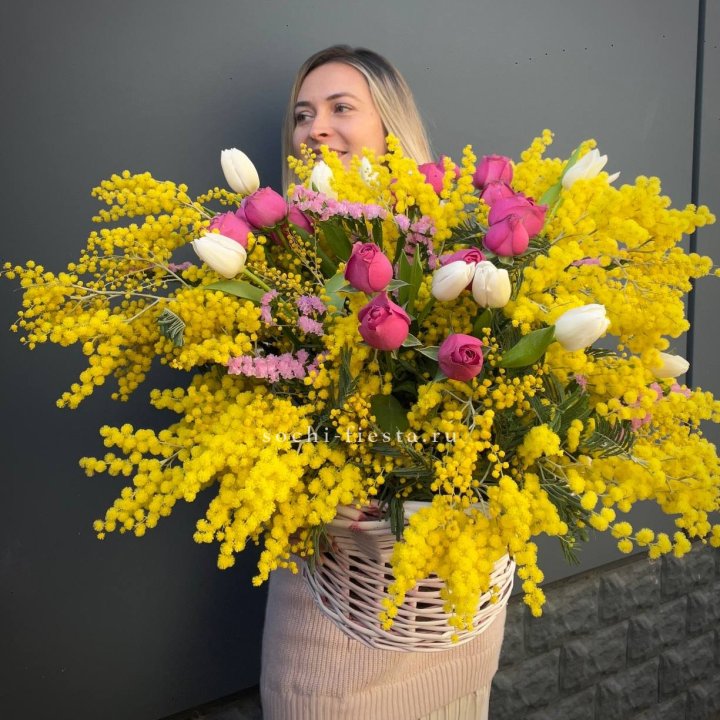 Цветочная корзина с мимозой "Спринг" в Дзержинске