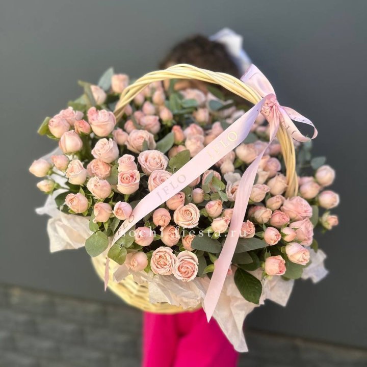 Корзина кустовых пионовидных роз в Дзержинске