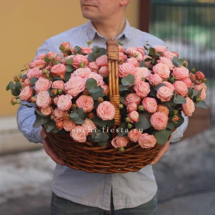 Корзина из 101 пионовидной розы в Дзержинске