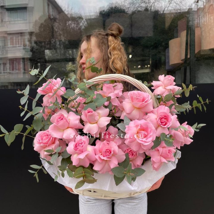 25 роз в цветочной корзине  в Дзержинске