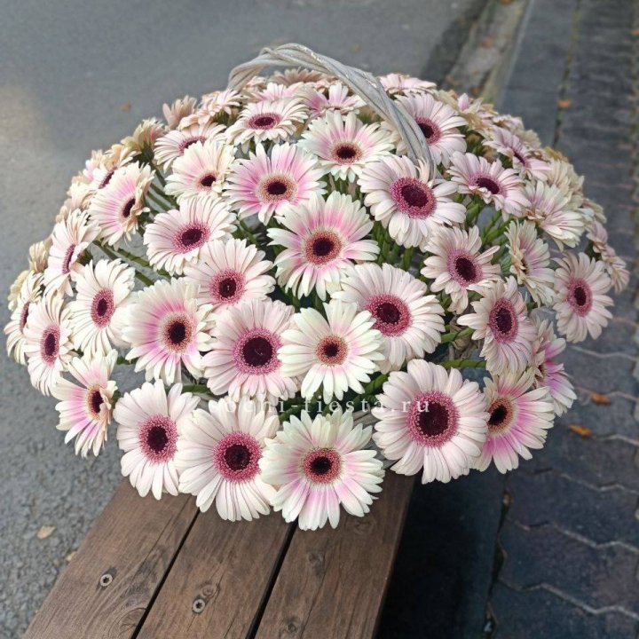 Корзина с герберами  в Дзержинске