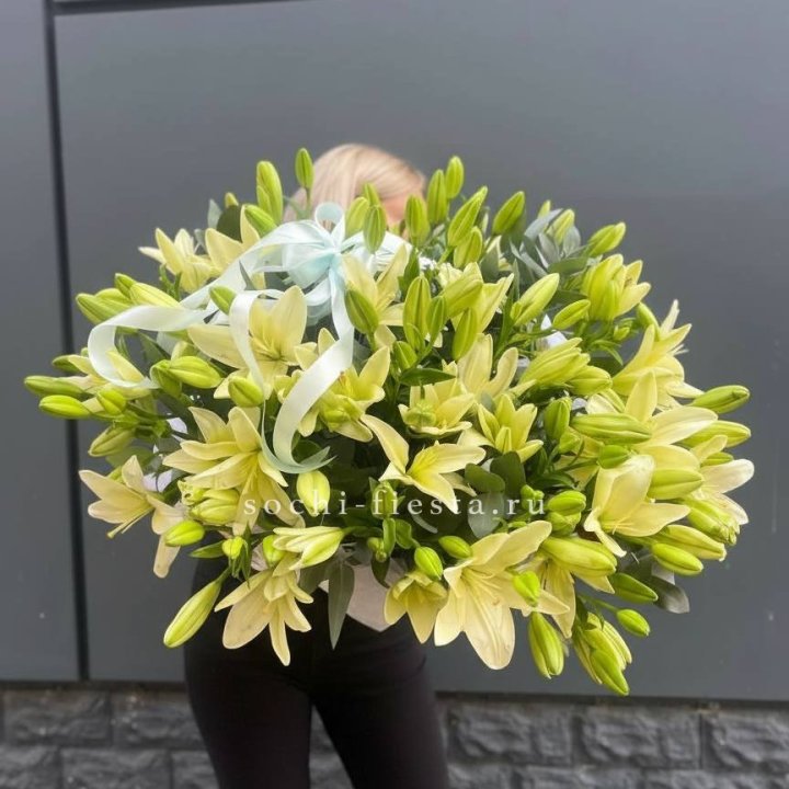 Лилии в корзине в Дзержинске