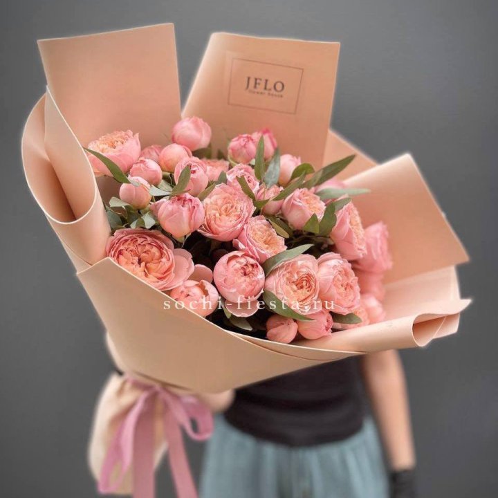 Букет из 9 кустовых роз Джульетта в Дзержинске