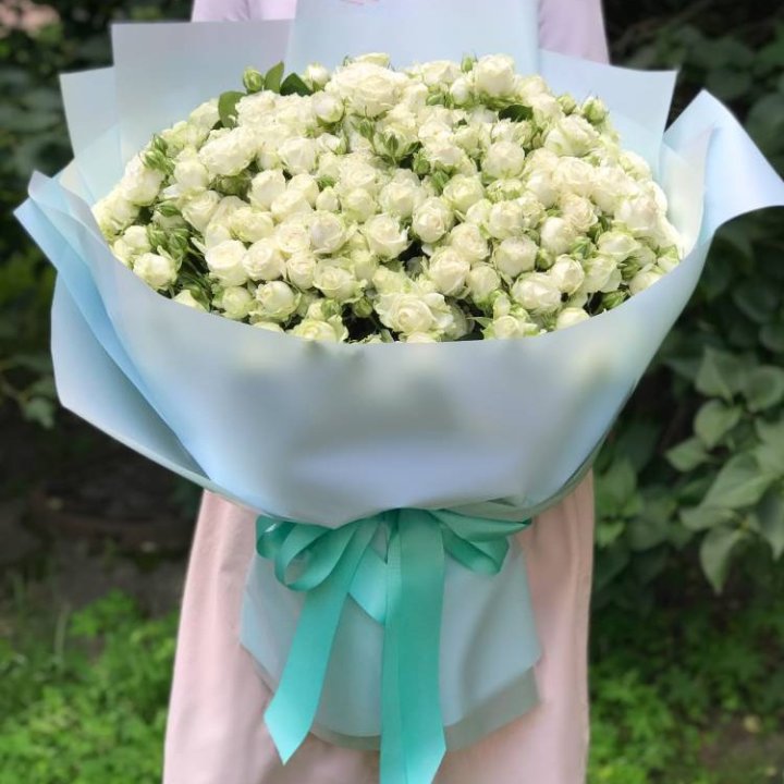 51 белая кустовая роза в Дзержинске