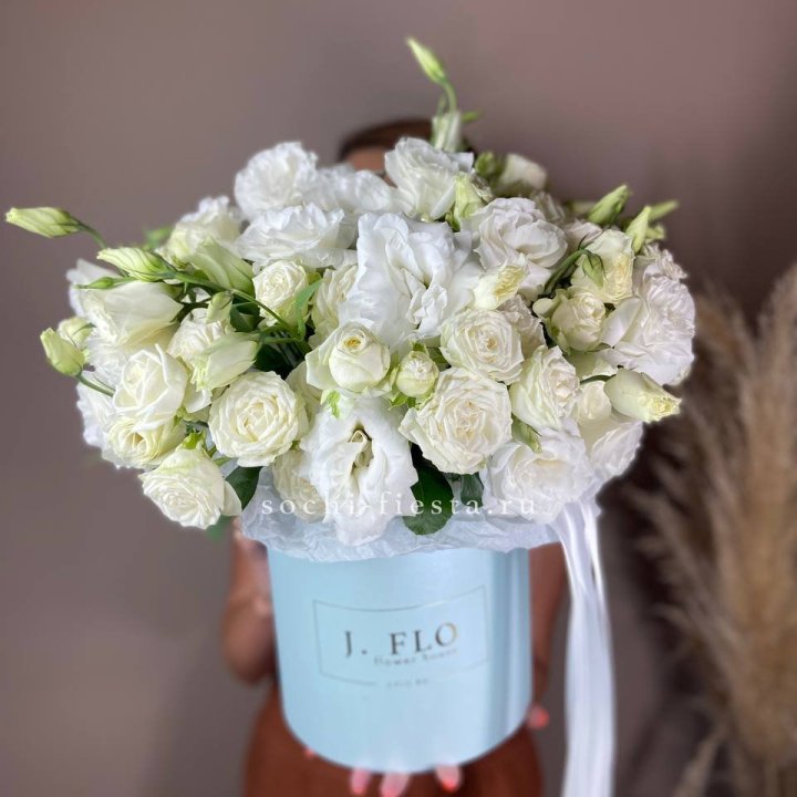 Бокс кустовых роз и эустомы  в Дзержинске